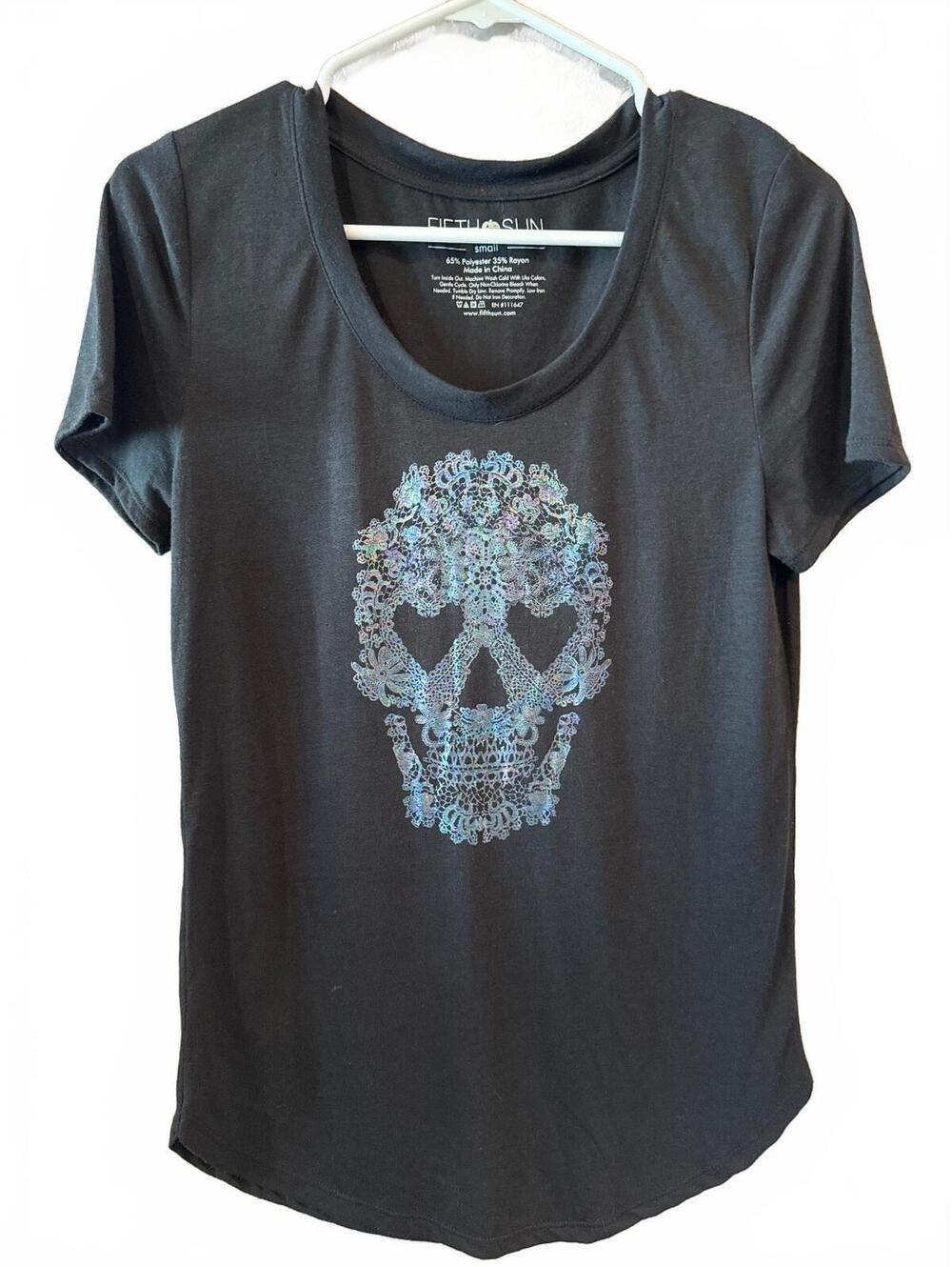 Fifth Sun Women's Black Skull Graphic T-Shirt Size Small